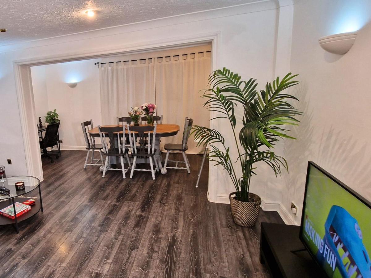 Spacious & Comfy Home- Very Close To Nec Birmingham ,Hs2 & Airport- Perfect For Contractors & Groups- Free Parking & Fast Wifi Marston Green Exteriér fotografie