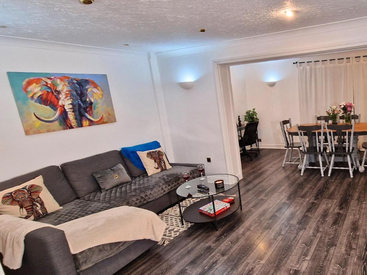 Spacious & Comfy Home- Very Close To Nec Birmingham ,Hs2 & Airport- Perfect For Contractors & Groups- Free Parking & Fast Wifi Marston Green Exteriér fotografie